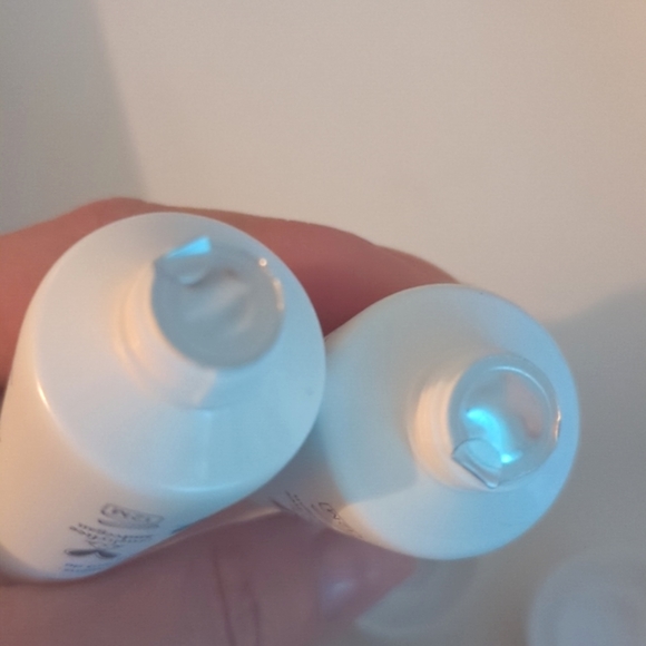 NWOT Vasanti BrightenUp! Exfōliator - Picture 3 of 3